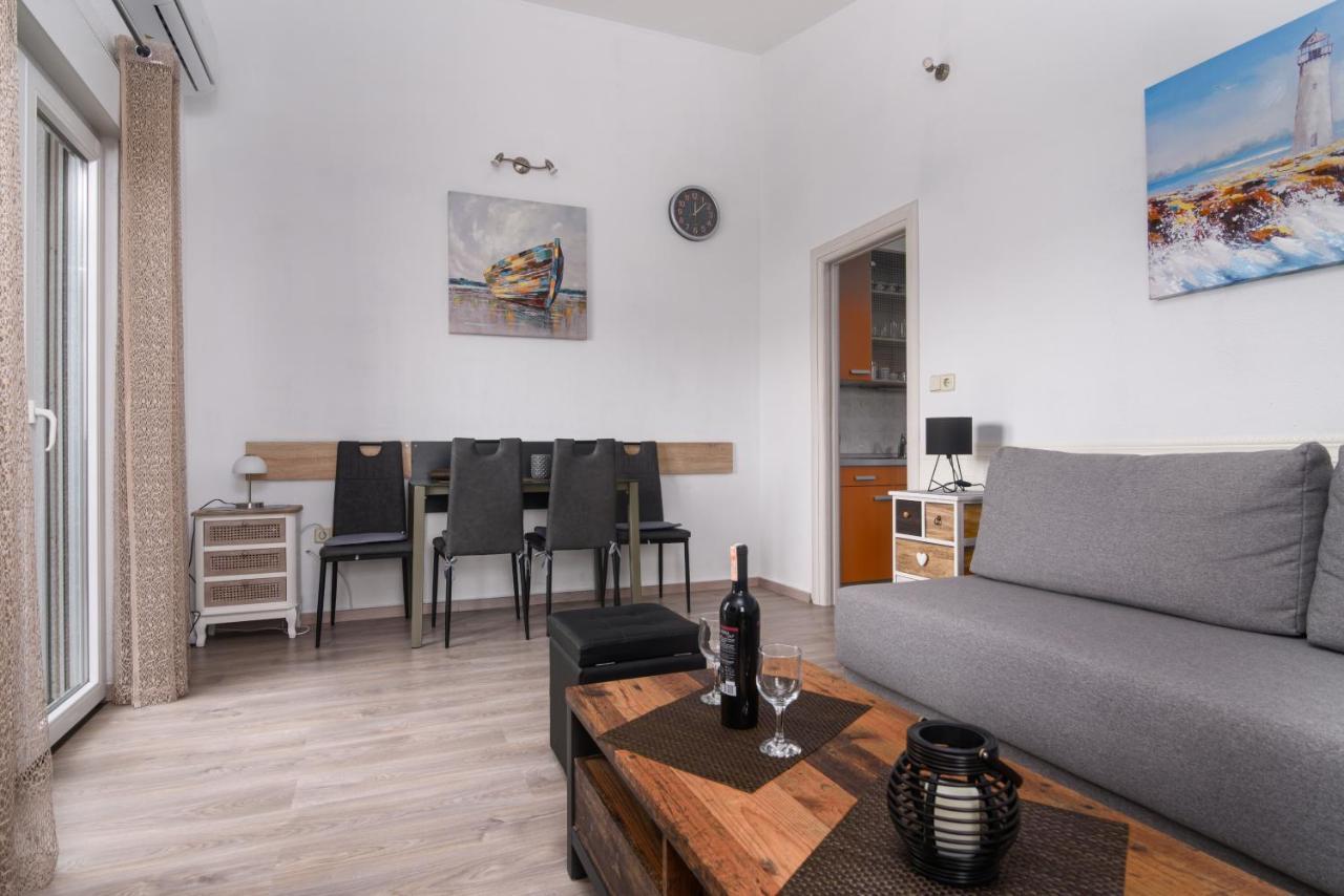 Apartment Kvesic Трогир Екстериор снимка