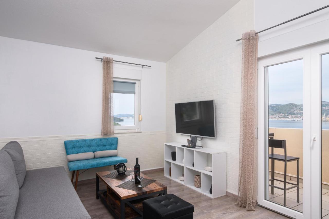 Apartment Kvesic Трогир Екстериор снимка